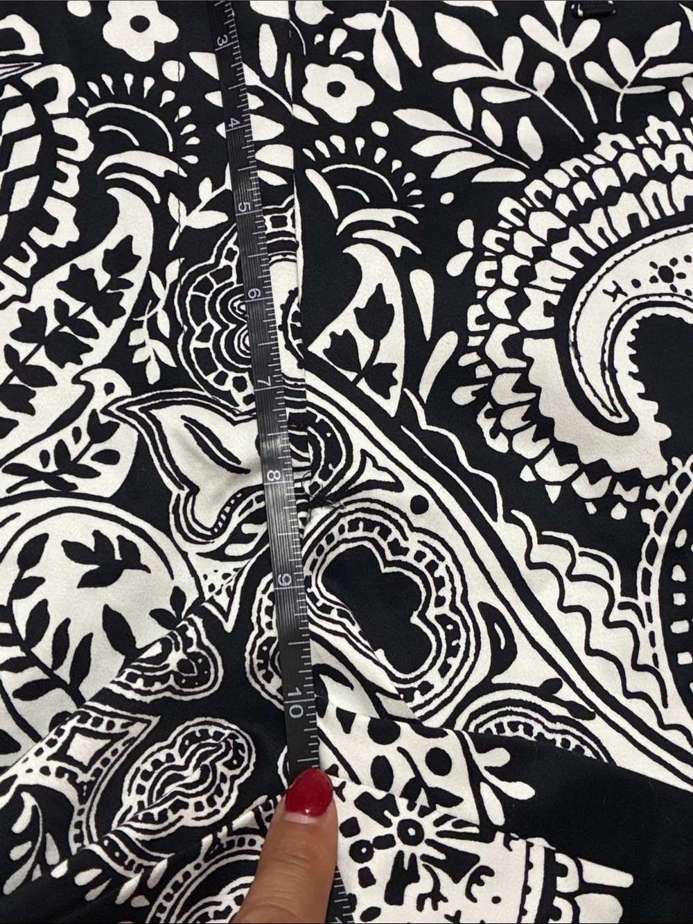 White House Black Market Black and White Paisley Tailored Shorts - Picture 6 of 8